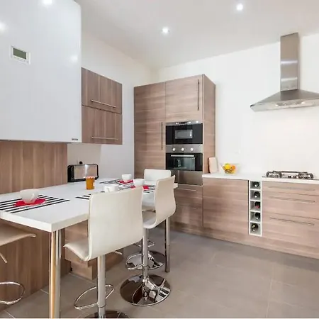 Apartment La Bonneterie Grand Part Dieu De Charme Pour 8 Personnes Lyon