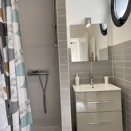 La Bonneterie Grand Part Dieu De Charme Pour 8 Personnes Lyon